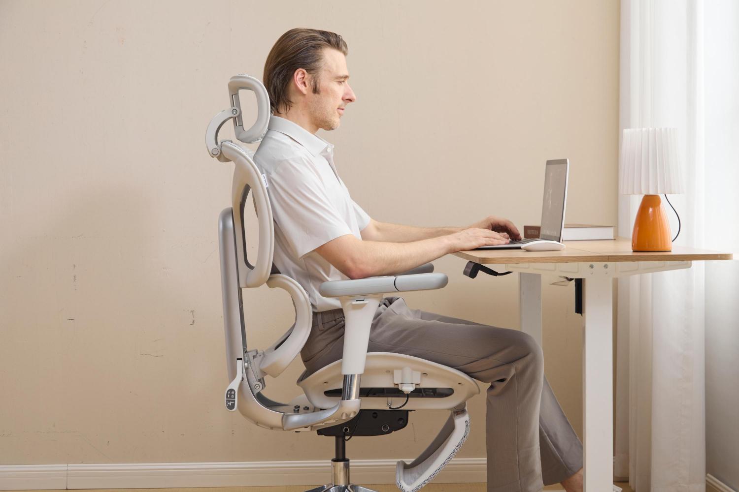 Empfindliches Steißbein? So kann der richtige ergonomische Bürostuhl helfen