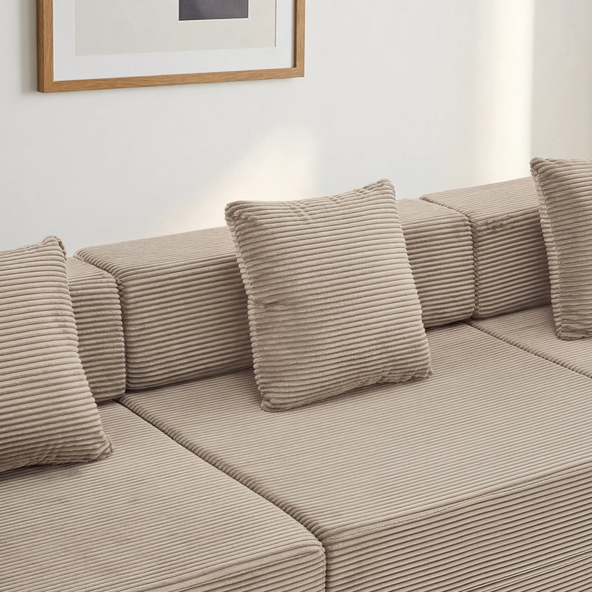 Eckiges Cordsofa-Modul in hellem Beige mit Kissen und geraden Polsterflächen