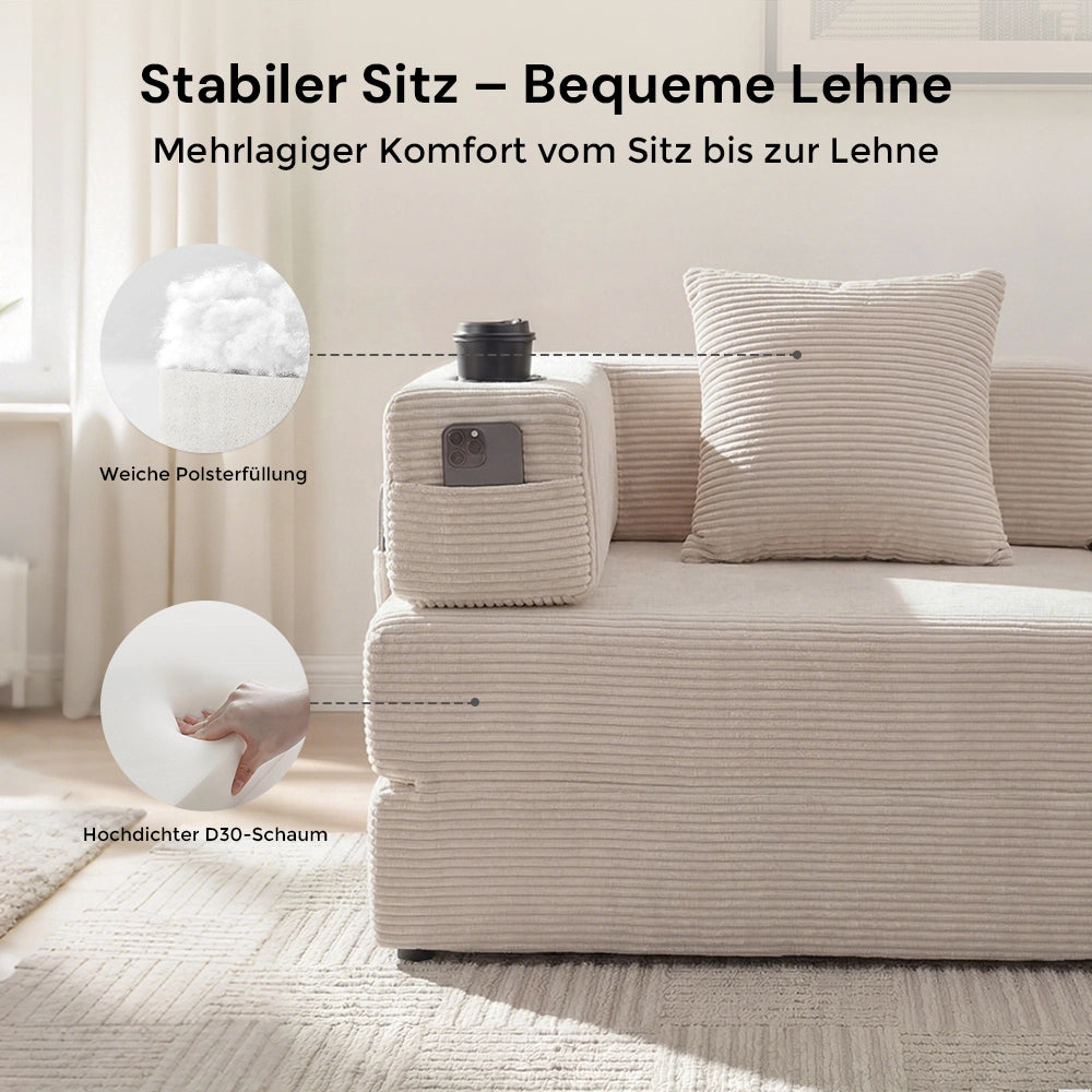 Beiges Cord-Modulsofa mit hoher Lehne, Sitzkissen und Zierkissen, Detailansicht.