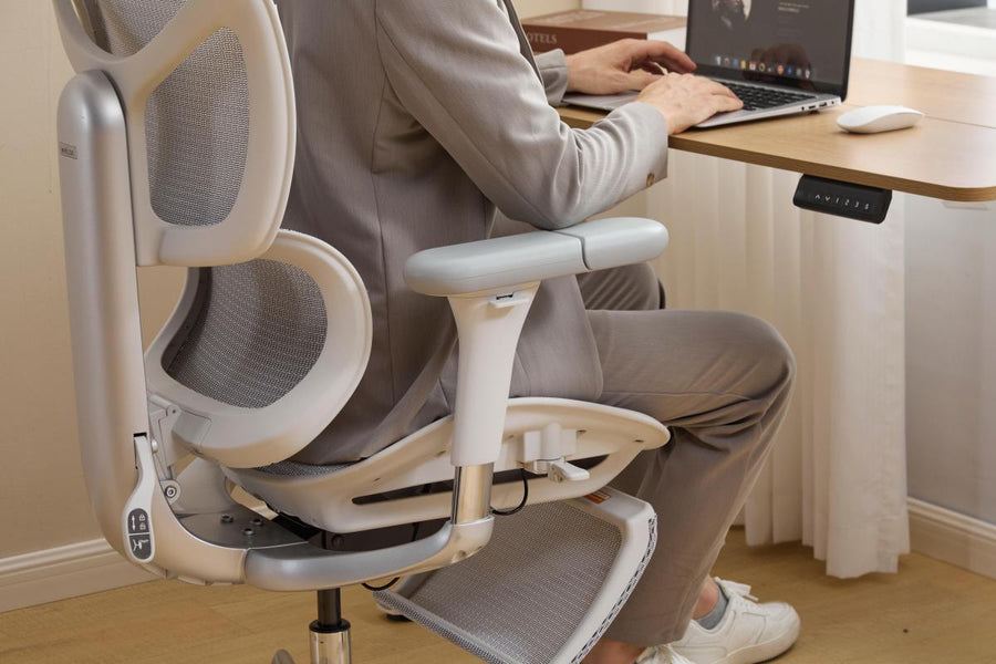 Wie verstellbare Armlehnen das Tippen und die Mausnutzung verbessern: Ein kompletter Ergonomie-Guide