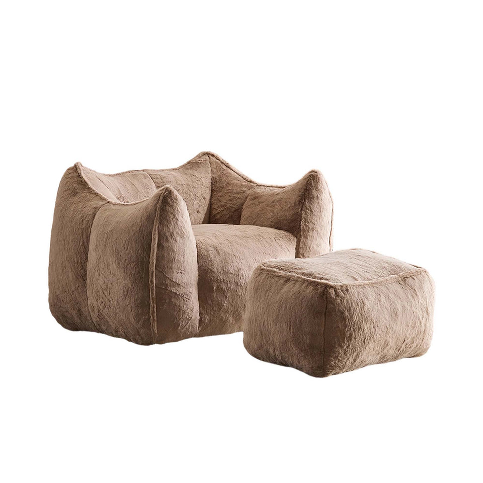 Plüschsessel in Beige mit passendem Hocker, zusammen abgebildet