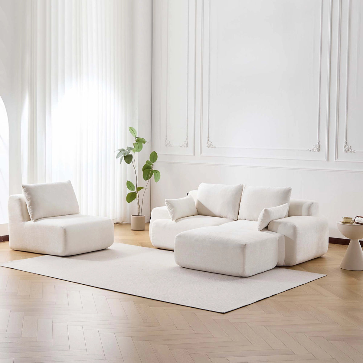 Komprimiertes 4-Sitzer-Sofa mit Hocker, helles Chenille, cremeweiß